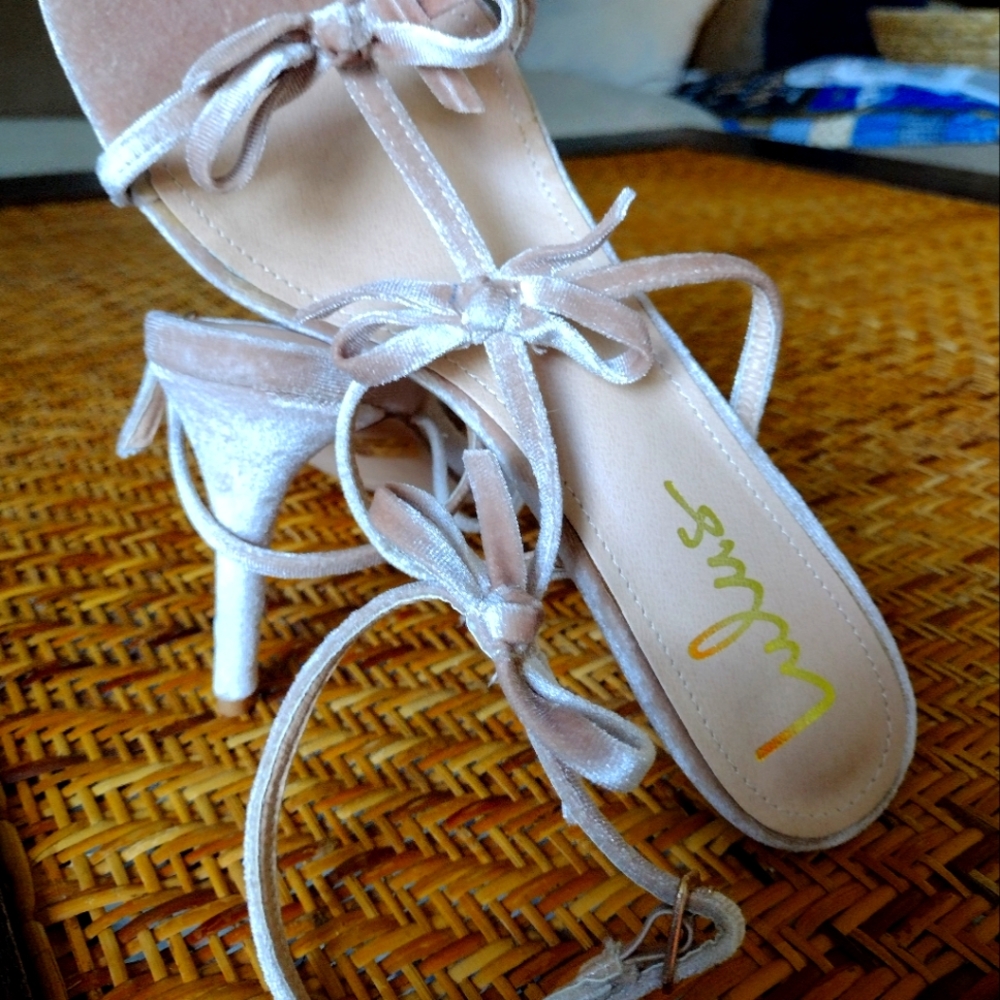Lulus Elegant Women's Beige Bow Velvet Heels - Picture 7 of 8